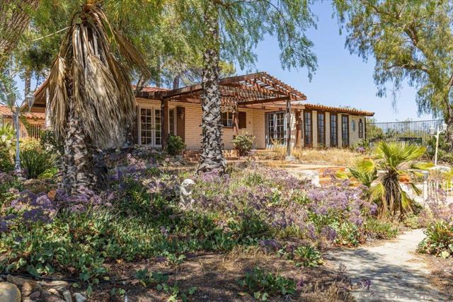 31659 61 Rocking Horse Rd, Escondido CA: https://media.crmls.org/mediaz/365e46c4-51db-484e-8d2b-98cbc98f39d2.jpg