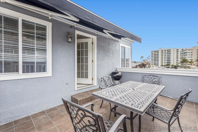 700 Lido Park Dr, Newport Beach CA: https://media.crmls.org/mediaz/365e7904-e496-44bf-a455-8badc02f436c.jpg