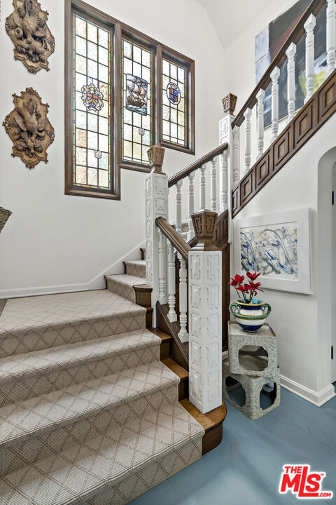 340 S Plymouth Boulevard, Los Angeles CA: https://media.crmls.org/mediaz/365e7b8b-5cdc-4962-85a5-e0dbcab5183d.jpg