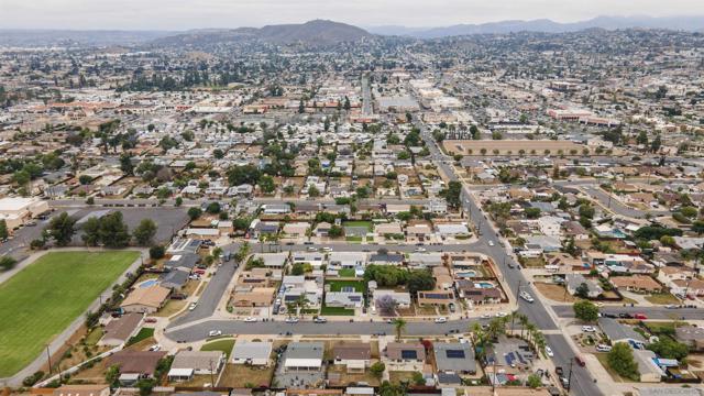 1271 Bosworth St, El Cajon CA: https://media.crmls.org/mediaz/365e7f4b-7daa-425c-9ff3-539d07c58392.jpg