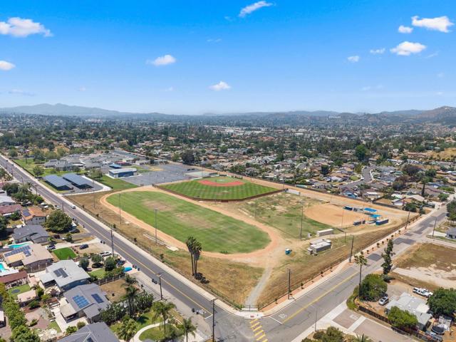 925 Moody Dr, Escondido CA: https://media.crmls.org/mediaz/365f09b2-71f3-4ba5-a9f5-d996fa66a444.jpg