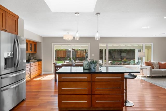 1098 Muir Way, Los Altos CA: https://media.crmls.org/mediaz/365f5224-3f8a-4af5-882d-fbc9f15a820f.jpg