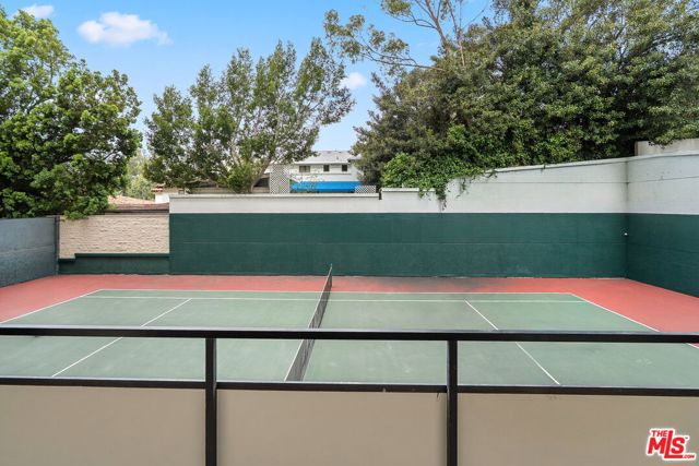 10535 Wilshire Boulevard, Los Angeles CA: https://media.crmls.org/mediaz/36600329-5455-4e98-91fe-2e18947882fb.jpg