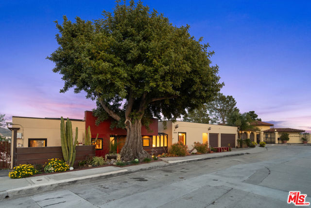 2204 Maravilla Drive, Los Angeles CA: https://media.crmls.org/mediaz/36609ea0-7865-44ac-9ac5-6ce4787aae7a.jpg