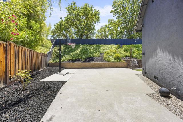4149 Moselle Ct, Pleasanton CA: https://media.crmls.org/mediaz/3660a533-e7ae-4e7f-b6f8-fd4b3210be7e.jpg
