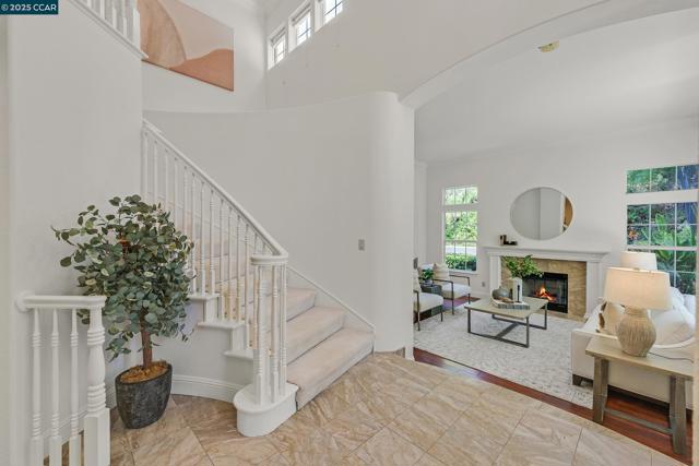 4253 Golden Oak Ct, Danville CA: https://media.crmls.org/mediaz/3660f2dc-96bf-426f-8de8-f3f4d8e78ac4.jpg