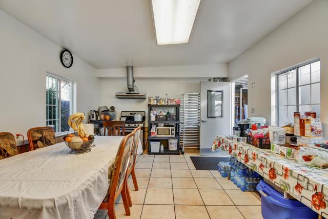 7 Lindbergh Street, San Mateo CA: https://media.crmls.org/mediaz/36614859-0e04-4a95-8aaf-783e24acf8e2.jpg