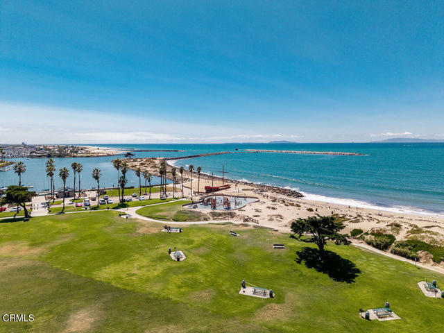 1401 GREENOCK Lane, Ventura CA: https://media.crmls.org/mediaz/36619a10-8f7f-4867-9b8d-43905835680e.jpg