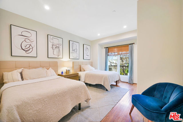 1414 N Harper Avenue, West Hollywood CA: https://media.crmls.org/mediaz/3661bff4-a1e8-4c6f-a9ea-1d4c1721520b.jpg
