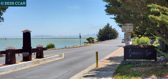 1460 Sandpiper Spit, Richmond CA: https://media.crmls.org/mediaz/3661d0ba-7c10-4add-bed1-b157680c530d.jpg