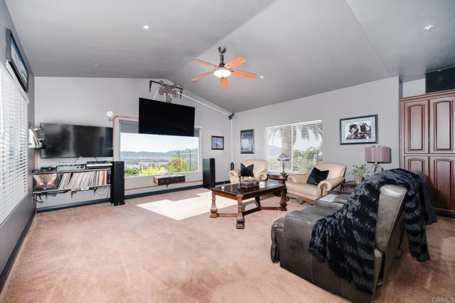 1185 Cedar Summit Drive, Ramona CA: https://media.crmls.org/mediaz/3661f9ed-a712-4b45-b320-8c5f702e4b50.jpg