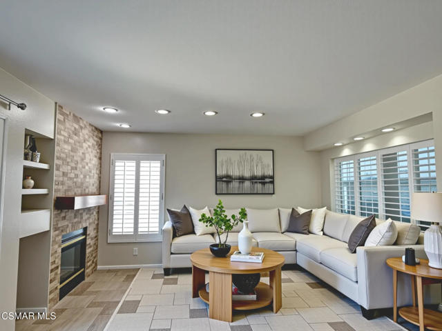 1755 Empty Saddle Road, Simi Valley CA: https://media.crmls.org/mediaz/366256da-1724-4e24-b444-9cd3c5f0d61c.jpg