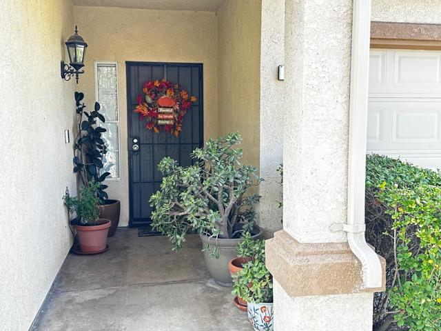 831 El Pinal Lane, Los Banos CA: https://media.crmls.org/mediaz/3663114b-291b-4dbd-bb4f-2bf502fba254.jpg