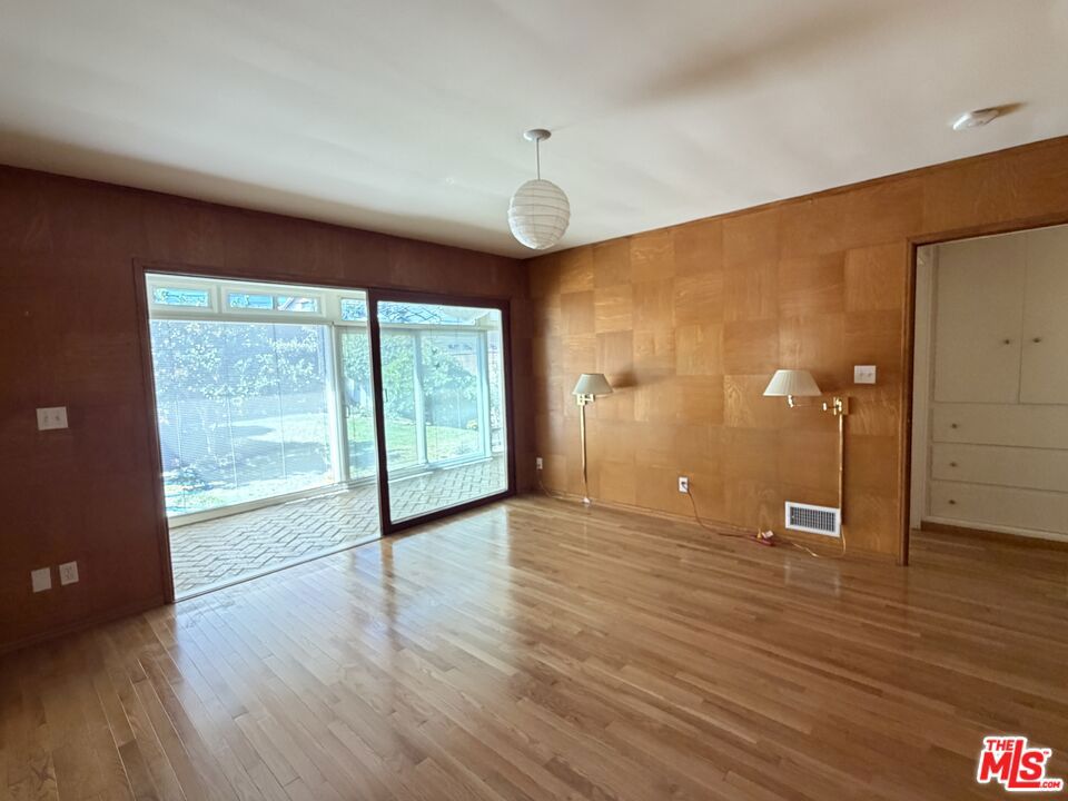 https://media.crmls.org/mediaz/36631def-6fa4-4826-9425-2038ca388bea.jpg?preset=X-Large