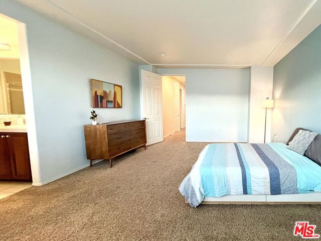 16414 W Nicklaus Drive,  CA: https://media.crmls.org/mediaz/36633998-b57a-44ac-94f4-78627ed82929.jpg