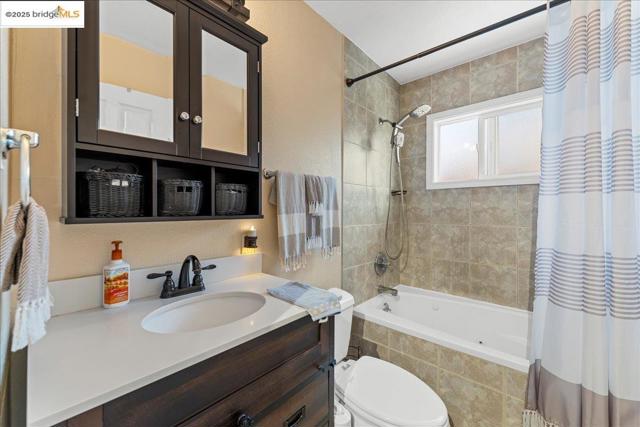 18943 Crest Ave, Castro Valley CA: https://media.crmls.org/mediaz/3663667e-76a6-4f9d-a36b-c602bfeed7eb.jpg
