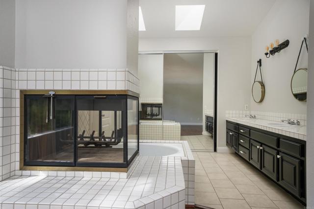 Detail Gallery Image 42 of 44 For 1688 Crystal Ridge Ct, Vista,  CA 92081 - 4 Beds | 2/1 Baths