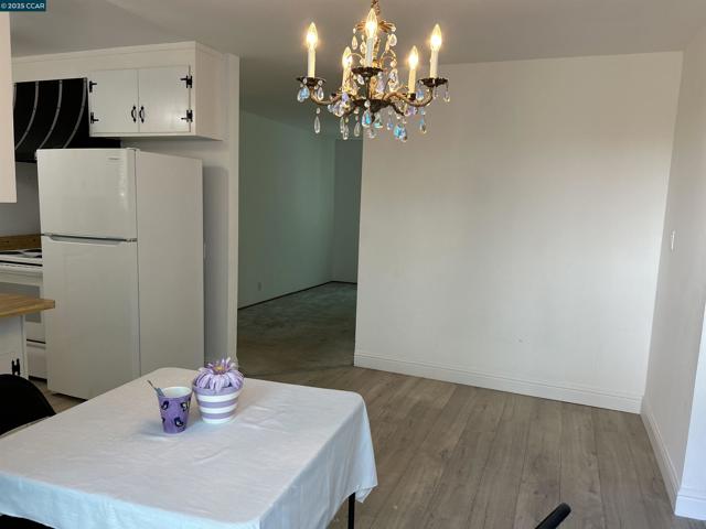 826 Veale, Martinez CA: https://media.crmls.org/mediaz/366399fc-454f-49f4-a9a0-bf627866f5c3.jpg