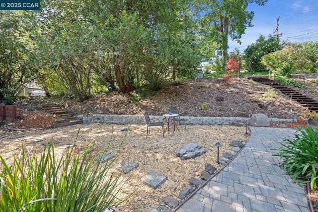 196 Miramonte Rd, Walnut Creek CA: https://media.crmls.org/mediaz/3663e8e5-5b36-4774-9804-1063fdc7b5b4.jpg