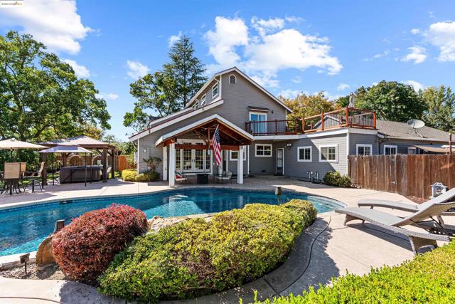 1600 Eden Plains Rd, Brentwood CA: https://media.crmls.org/mediaz/3663fd9e-622e-42c0-8e2f-abbff3209af5.jpg