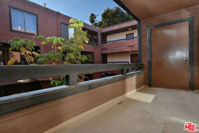 4425 Whitsett Avenue, 218 photo 6
