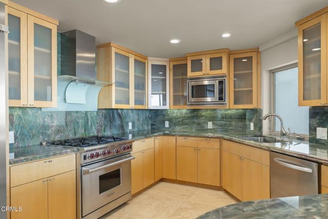 3629 Ocean Drive, Oxnard CA: https://media.crmls.org/mediaz/3664f8df-0cf4-4a3a-acfc-d16840305295.jpg
