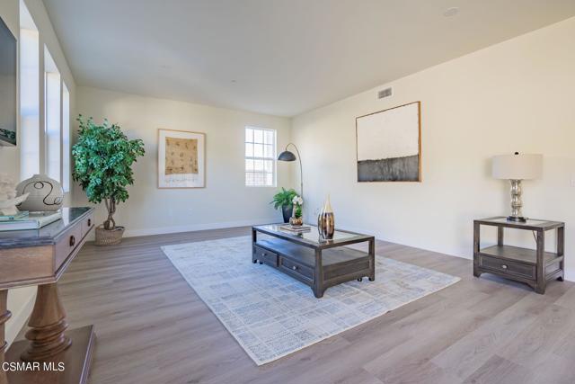 4683 Summit Avenue, Simi Valley CA: https://media.crmls.org/mediaz/36657ed1-2245-464e-8e75-fdcae52826af.jpg