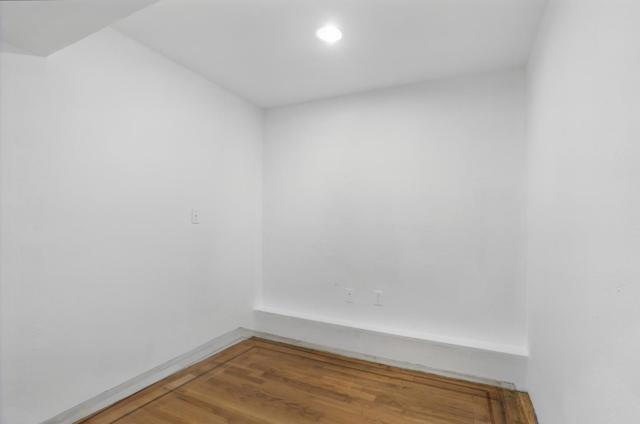 32 Cross Street, San Francisco CA: https://media.crmls.org/mediaz/3665ae86-7295-48dd-bfc9-f6189335ed3a.jpg