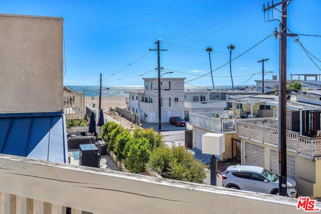 7301 Vista Del Mar, Playa del Rey CA: https://media.crmls.org/mediaz/3665d095-c932-4eb5-8809-c0240ab56e6b.jpg