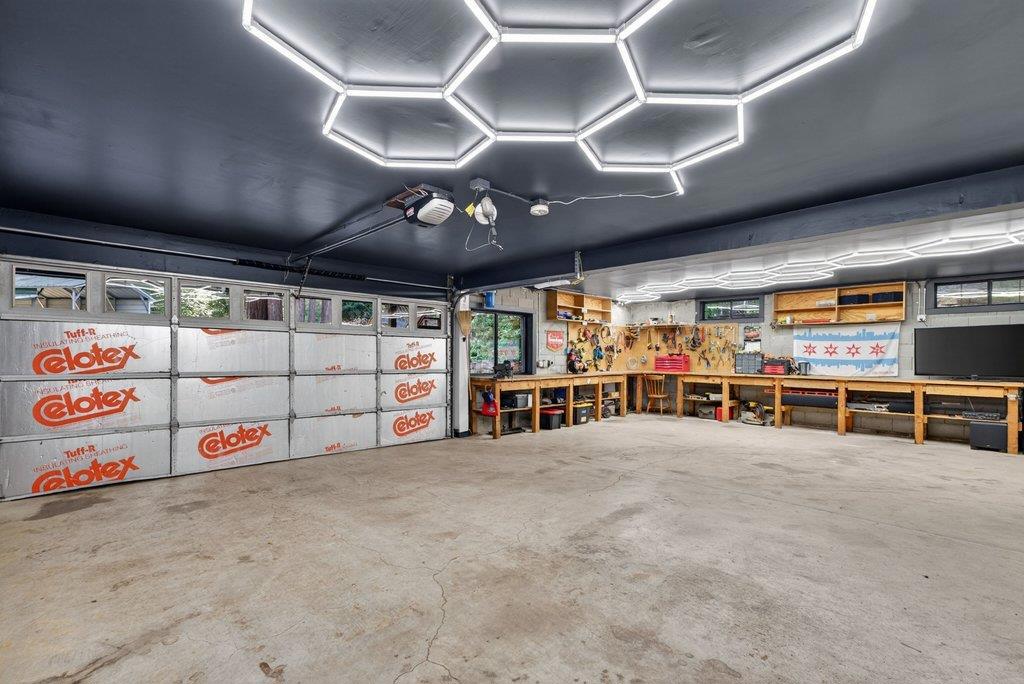 https://media.crmls.org/mediaz/3665d4f4-5009-4d51-9e17-6be3ec491945.jpg?preset=X-Large