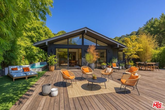 1633 Queens Road, Los Angeles CA: https://media.crmls.org/mediaz/3665e160-cb87-4586-ad95-715d0039f01a.jpg