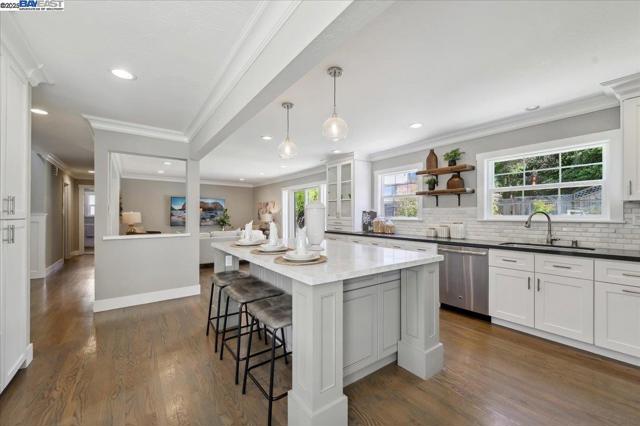 103 Baldwin Dr, Danville CA: https://media.crmls.org/mediaz/3665e36a-ed61-4737-a4cc-bf22a5b8a497.jpg