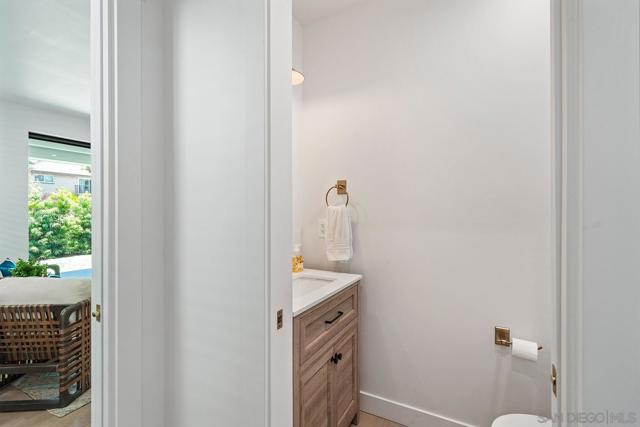 924 D Avenue, Coronado CA: https://media.crmls.org/mediaz/36664d59-37b0-42fa-b46d-85b5188f444c.jpg