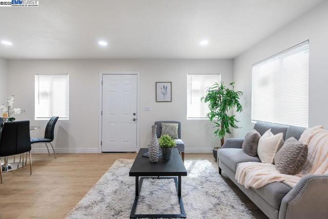 4733 E Washington St, Stockton CA: https://media.crmls.org/mediaz/36669e74-a9ed-419c-bfed-0df97e2812ff.jpg