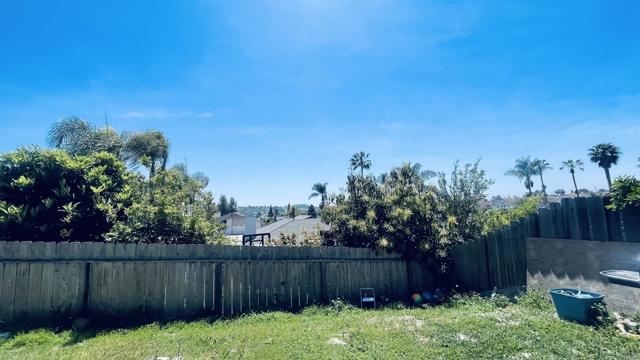 1636 Jonathon Street, Vista CA: https://media.crmls.org/mediaz/3666b5ff-9e9d-470b-bd42-88579ff6a7f5.jpg