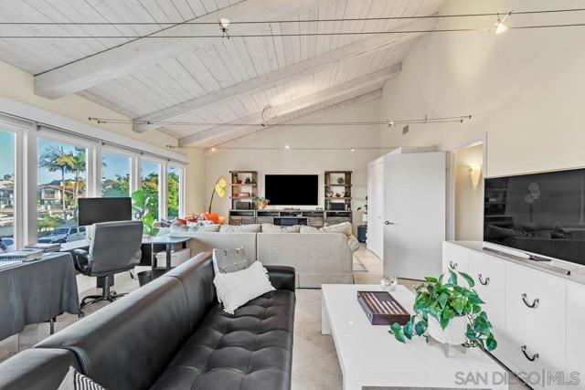 36 Admiralty Cross, Coronado CA: https://media.crmls.org/mediaz/3666cdae-03e4-4985-bda3-4fcf37d13bdb.jpg