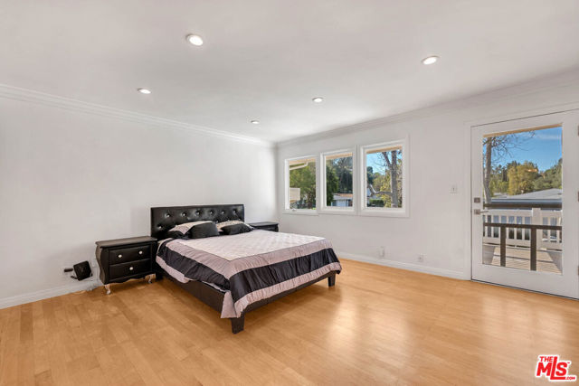 5890 Fairhaven Avenue, Woodland Hills CA: https://media.crmls.org/mediaz/3666d35a-b2d6-4492-9d7e-4b7d654e3547.jpg