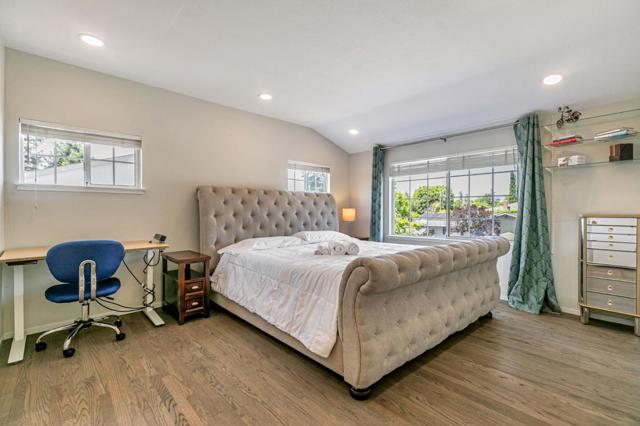 2739 Saint Giles Lane, Mountain View CA: https://media.crmls.org/mediaz/366728d1-c4bd-45f7-a581-2d4f0d94eafb.jpg