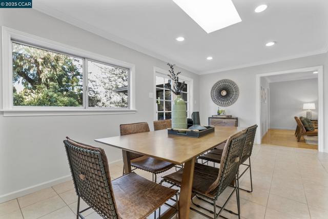 3348 Betty Ln, Lafayette CA: https://media.crmls.org/mediaz/36674e55-b881-4c05-ba1d-1d7d41245933.jpg