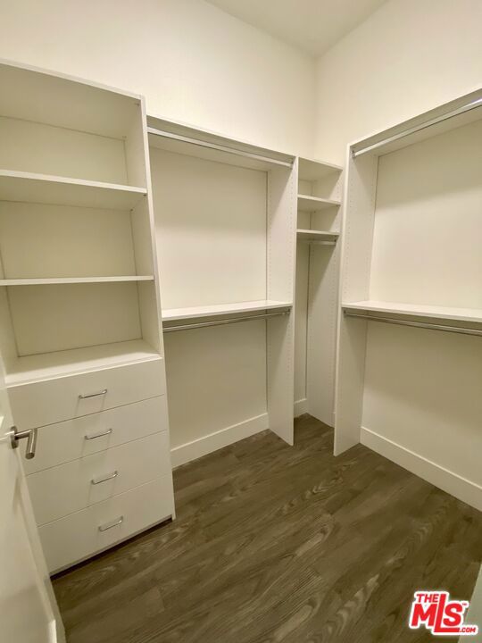 1232 N KINGS Road, West Hollywood CA: https://media.crmls.org/mediaz/3667cd62-093a-43fa-9376-7b81c702c045.jpg