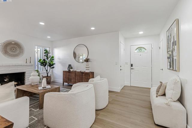 7060 Via Anacapa, San Jose CA: https://media.crmls.org/mediaz/3667f764-dd7c-4936-be65-511f03e2973f.jpg