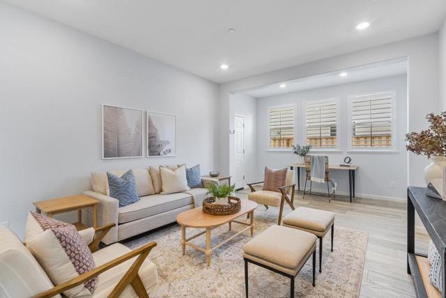 2721 Grayson Street, Hollister CA: https://media.crmls.org/mediaz/3667ffd2-0740-4523-aec9-879cf8fbac6c.jpg