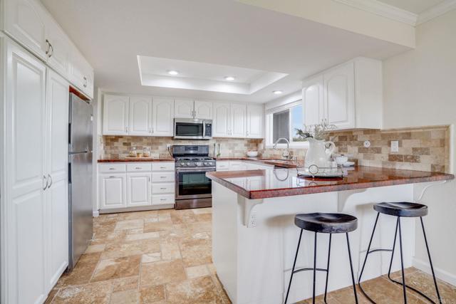 Detail Gallery Image 7 of 56 For 1782 Troy Ln, Oceanside,  CA 92054 - 3 Beds | 2 Baths