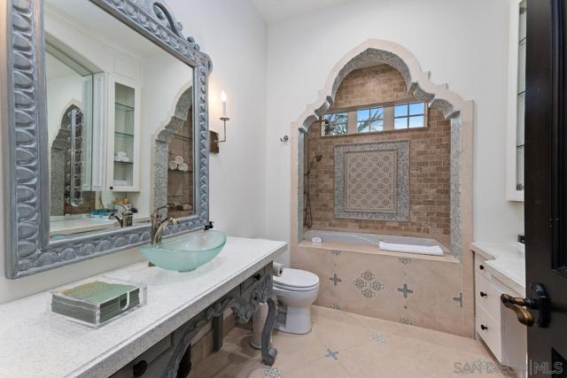 16304 Via De Santa Fe, Rancho Santa Fe CA: https://media.crmls.org/mediaz/366887cb-5ec9-4478-bb02-3eacec1080c1.jpg