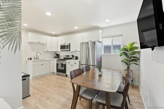 4066 Cherokee Ave, San Diego CA: https://media.crmls.org/mediaz/36696e7b-0d22-4908-91f8-ce542c455800.jpg