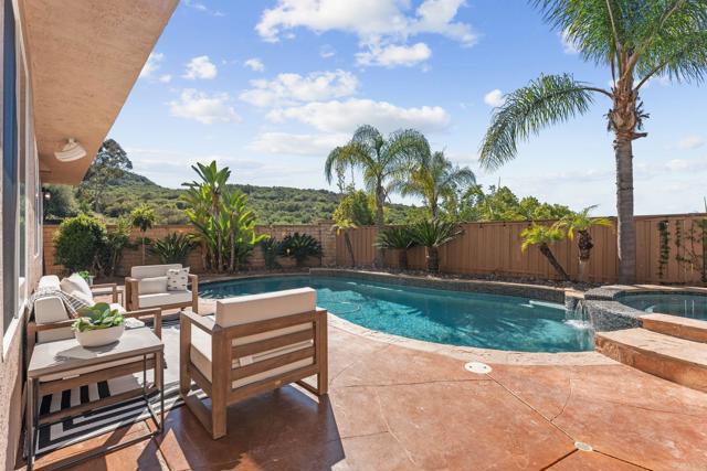 Detail Gallery Image 4 of 73 For 12204 Briar Knoll Way, San Diego,  CA 92128 - 5 Beds | 3 Baths