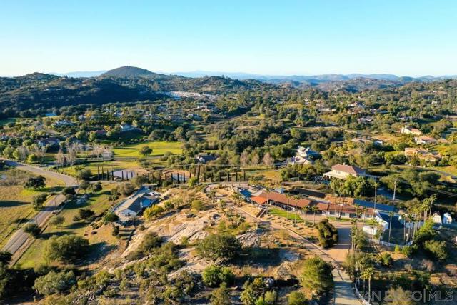 28382 Beija Flor, Valley Center CA: https://media.crmls.org/mediaz/3669c85e-a903-4c92-ad18-d98a36a4de86.jpg