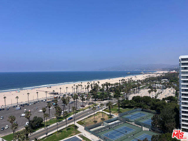 2800 Neilson Way, Santa Monica CA: https://media.crmls.org/mediaz/3669dcd6-40f6-46f7-a042-35feb661d4da.jpg