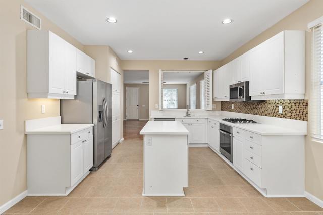 Detail Gallery Image 14 of 36 For 3234 W Canyon Ave, San Diego,  CA 92123 - 3 Beds | 2 Baths