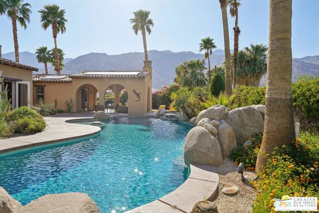 1070 Bella Vista, Palm Springs CA: https://media.crmls.org/mediaz/366a3989-66f1-4e31-83f3-a7e1b586a7aa.jpg